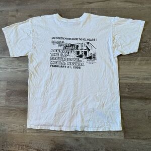 Y2k Wells Nevada White and black I survived earthquake shirt men’s L